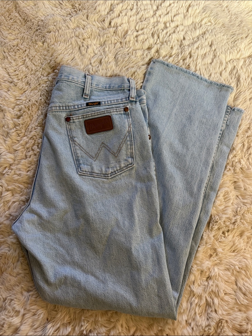 🤠Wrangler Men’s Light Blue 34” Relaxed Jeans Cowboy cut raw hem 31” inseam
